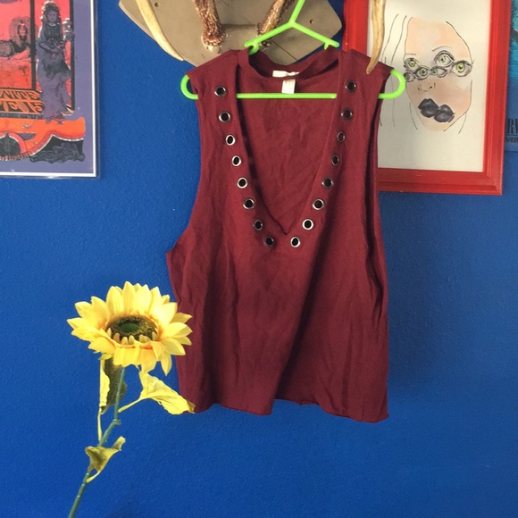 ⏳SOLD⌛️Sleeveless Low Cut Top with Choker & Rivets - Picture 2 of 6